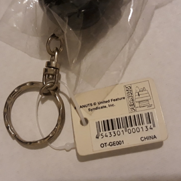 Charlie Brown Lucy Keychain - Picture 3 of 5